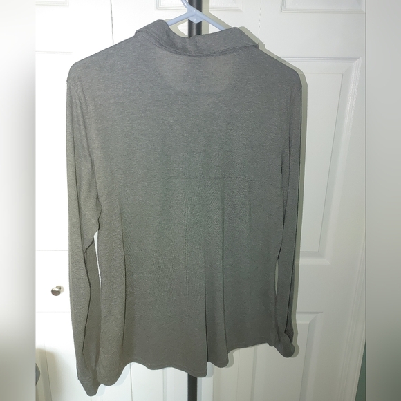 Columbia Woman's Gray Button-Up Shirt Size XL - Picture 7 of 7